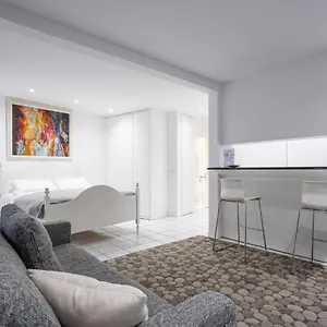 - Por Santa Maria Apartment